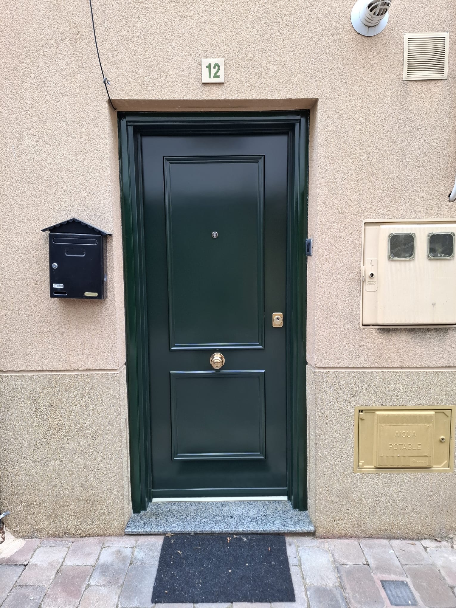 instal·lació de porta de seguretat a Barcelona
