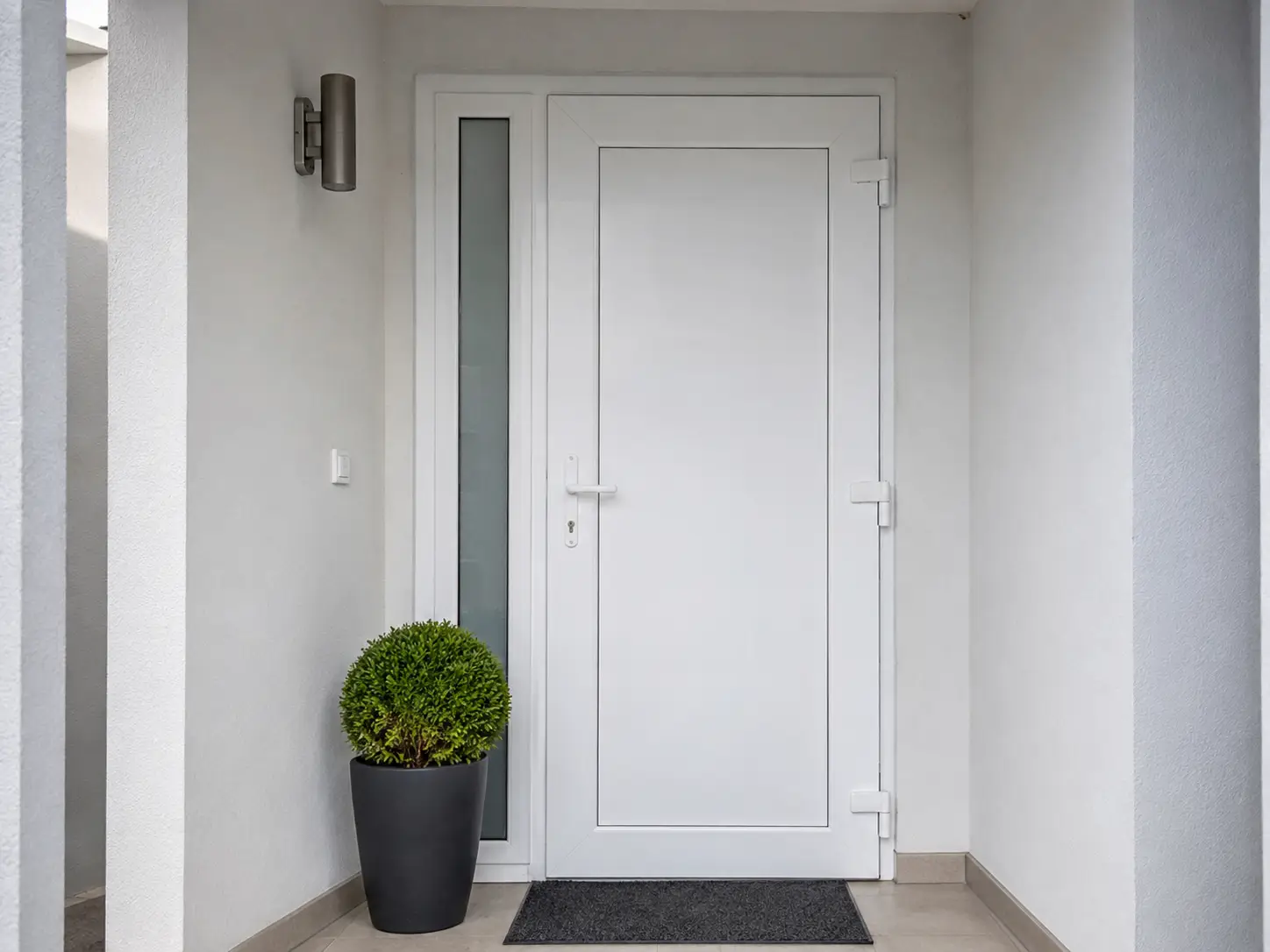 puerta de entrada exterior de PVC