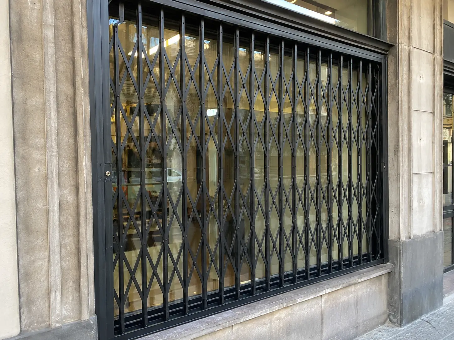 reja extensible para ventana tipo acordeón