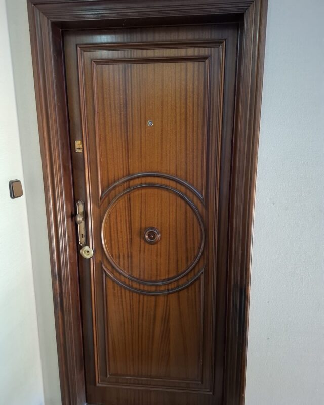 🔒 ¡Seguridad a otro nivel! Hemos realizado el blindaje de una puerta en la emblemática Via Augusta. En Ambtottancat, ofrecemos puertas blindadas de alta calidad y garantizamos una instalación profesional, limpia y eficiente que mejora la seguridad de tu hogar.

Con este blindaje, nuestros clientes disfrutan de una protección superior frente a intrusos, proporcionando tranquilidad y confianza en su espacio. Cada detalle cuenta, y nuestra experiencia se refleja en resultados excepcionales.

¿Te gustaría saber más sobre cómo fortalecer la seguridad de tu hogar? ¡Déjanos un comentario o envíanos un mensaje para recibir un presupuesto personalizado!

#SeguridadHogar #BlindajeDePuerta #Ambtottancat #InstalaciónExperta #ViaAugusta