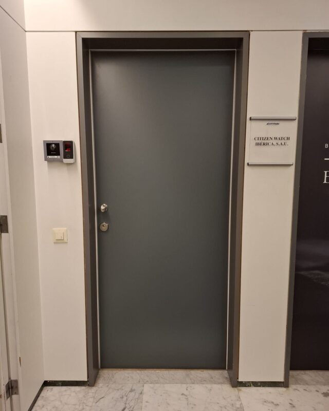 🔒✨ Hemos transformado la seguridad de una oficina en Cornellà con la instalación de una puerta blindada de calidad superior. En Ambtottancat, nos aseguramos de que cada detalle, desde el ajuste perfecto hasta dejar el espacio impecable, refleje nuestra profesionalidad. 💼

Con esta puerta blindada, nuestros clientes pueden disfrutar de una tranquilidad incomparable, sabiendo que su espacio está protegido contra cualquier imprevisto. 🛡️

Si estás interesado en mejorar la seguridad de tu oficina o hogar, ¡déjanos tus preguntas en los comentarios o solicita un presupuesto sin compromiso! 

#Ambtottancat #SeguridadPrimero #PuertasBlindadas #Cornellà #ProtecciónEficaz