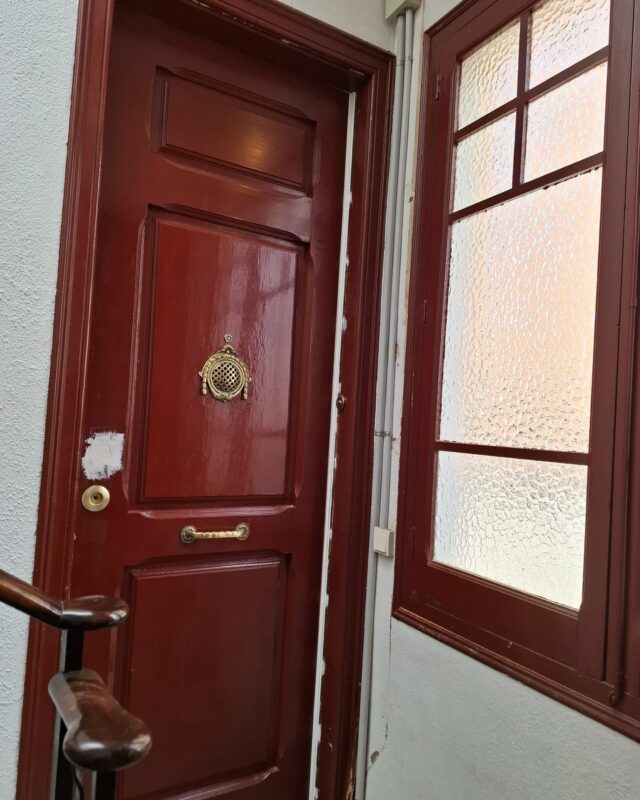 🔒✨ ¡Seguridad a otro nivel! Hoy en Ambtottancat hemos realizado un blindaje de puerta en el Eixample Dret, reforzando la protección del hogar de nuestros clientes. Con nuestro trabajo, garantizamos una seguridad excepcional sin comprometer la estética de la entrada.

👷‍♂️ Nuestro equipo, con su profesionalismo y atención al detalle, asegura un trabajo limpio y eficiente, ofreciendo tranquilidad y confianza desde el primer momento. Cada instalación es una promesa cumplida: resguardamos lo que más valoras.

¿Estás pensando en mejorar la seguridad de tu hogar? 💬 ¡Déjanos un comentario o contáctanos para un presupuesto sin compromiso!

#EixampleDret #SeguridadHogar #Ambtottancat #BlindajePuertas #ProtecciónHogar