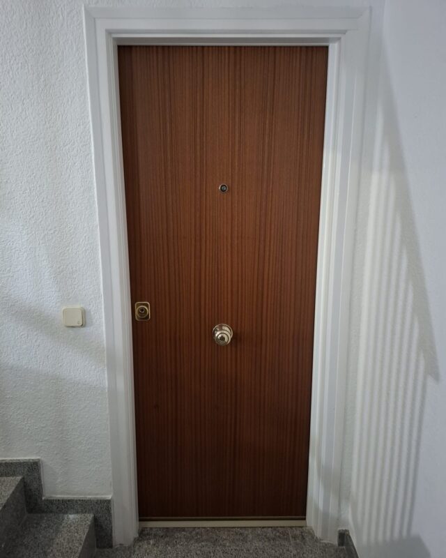 🔒 Refuerza la seguridad de tu hogar con Ambtottancat 🔒

Hemos completado una instalación de porta de seguretat en El Prat de Llobregat, y los resultados son evidentes. Esta puerta, con su diseño robusto y materiales de alta calidad, no solo mejora la apariencia de tu entrada, ¡sino que también ofrece una protección inigualable!

En Ambtottancat, nos dedicamos a proporcionarte tranquilidad, y esta instalación es un gran paso hacia un hogar más seguro. Nos destacamos por nuestro trabajo profesional, limpio y eficiente, cuidando cada detalle para asegurar tu satisfacción.

¿Te gustaría mejorar la seguridad de tu hogar? No dudes en solicitarnos un presupuesto personalizado o comparte tus experiencias sobre la instalación. Estamos aquí para ayudarte.

👉 Protege lo que más valoras

#Ambtottancat #SeguridadHogar #ElPratDeLlobregat #PuertaSegura #CalidadYConfianza