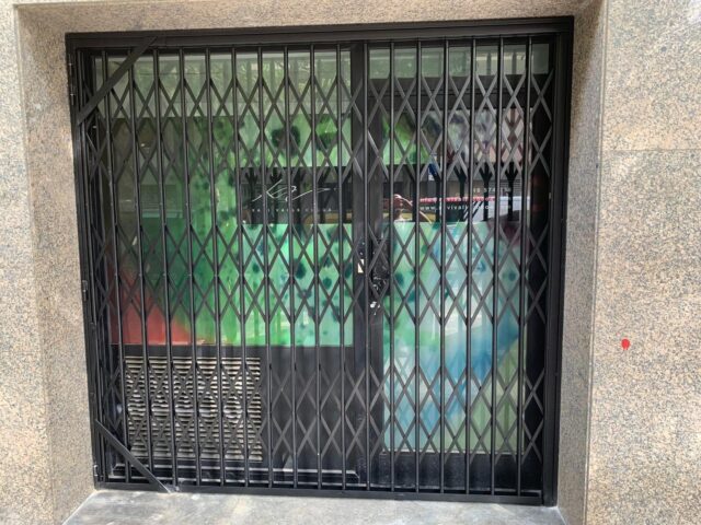 🔒 ¡La seguridad ante todo! Hoy en Ambtottancat hemos realizado una instalación de reja de ballesta en C/Madrazo, y no podríamos estar más satisfechos con el resultado. 💪

Nuestras rejas de ballesta son sinónimo de calidad superior, proporcionando una defensa robusta sin sacrificar la estética. Con su diseño elegante y funcional, garantizan una protección efectiva para tu hogar o negocio. 🏠✨

Cada instalación se lleva a cabo con un rigor profesional en un ambiente limpio y organizado, asegurando que todos los detalles se cuiden al máximo. El equipo de Ambtottancat está comprometido con tu tranquilidad y seguridad, y hoy hemos demostrado por qué somos la elección de confianza en soluciones de seguridad. 🙌

¿Tienes preguntas sobre nuestras instalaciones o necesitas un presupuesto? ¡Déjanos un comentario! Te ayudaremos a proteger lo que más valoras.

#SeguridadHogar #Ambtottancat #RejaDeBallesta #ProtecciónEficiente #CalidadSuperior