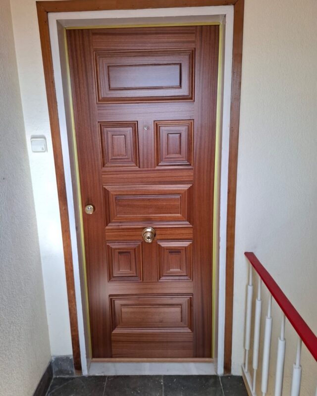 🔒 ¡Seguridad que se siente! En Ambtottancat acabamos de instalar una puerta blindada en Badalona, asegurando a nuestro cliente un acceso seguro y un diseño elegante que embellece su hogar. 🏡✨

Nuestra puerta blindada se distingue por su calidad superior, especialmente diseñada para resistir intentos de intrusión y ofrecer tranquilidad a quienes la eligen. Entendemos que la seguridad es más que una necesidad, es un estilo de vida. 💪

El equipo de Ambtottancat realiza cada instalación de manera profesional, limpia y eficiente, protegiendo tu espacio sin interrumpir tu rutina diaria. 👍

¿Te gustaría saber más sobre cómo podemos mejorar la seguridad de tu hogar? ¡Déjanos tu comentario o solicita un presupuesto sin compromiso!

#Ambtottancat #SeguridadHogar #PuertaBlindada #Badalona #ProtecciónTotal