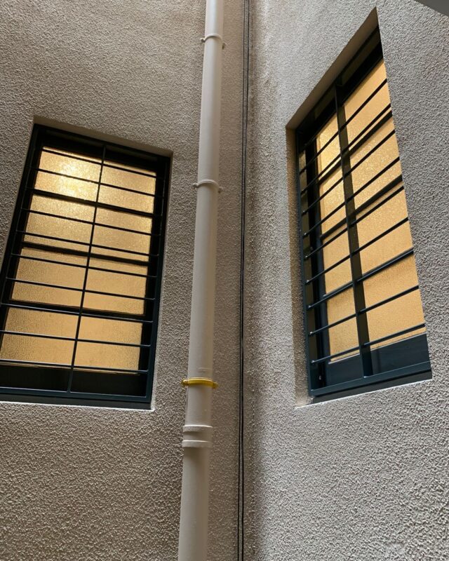 🔒 Seguridad a otro nivel en C/Sardenya 🔒

¿Buscas proteger tu hogar con estilo? En Ambtottancat, hemos instalado rejas fijas de máxima calidad para ofrecerte la seguridad que mereces sin renunciar a la estética. 🏡✨

Nuestra instalación no solo refuerza la protección de tu espacio, sino que también resalta el carácter único de tu hogar. Con un trabajo profesional, limpio y eficiente, garantizamos un acabado impecable que habla por sí mismo.

La tranquilidad comienza en casa. Si quieres sentirte más seguro y saber cómo podemos transformar tu espacio, ¡déjanos un comentario o envíanos un mensaje para un presupuesto a medida! 

#SeguridadHogar #Ambtottancat #ReixesFixes #Protección #CalidadSuperior