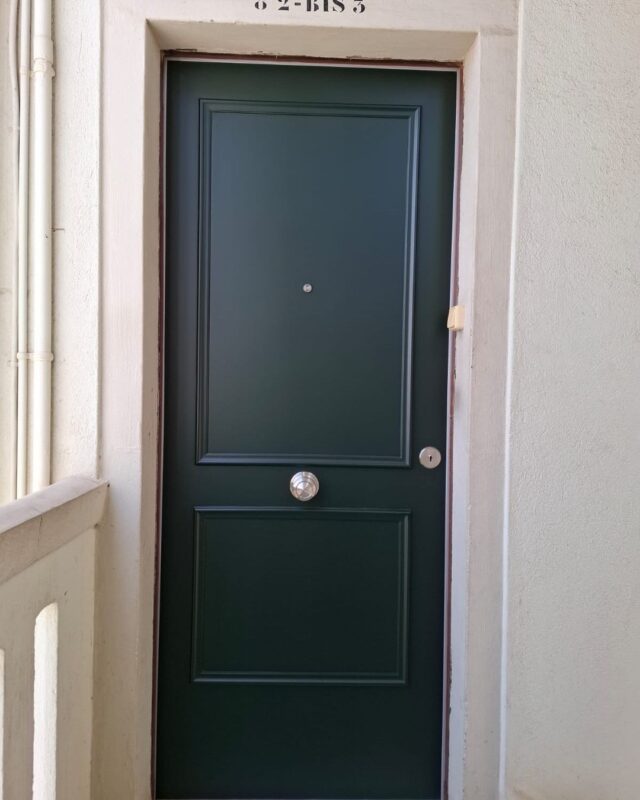 🔒 Instalación de puerta blindada en Sant Feliu de Llobregat 🔒

Hoy en Ambtottancat, nos sentimos orgullosos de haber completado una instalación de puerta blindada en Sant Feliu de Llobregat. Este es un paso importante hacia la seguridad reforzada para nuestros clientes. Con materiales de alta calidad, garantizamos que cada detalle de la instalación no solo mejora la protección de tu hogar, sino que también se integra estéticamente con el entorno.

Con nuestra puerta blindada, obtienes:
✨ Mayor resistencia ante intentos de intrusión.
✨ Protección acústica y térmica.
✨ Un trabajo profesional, limpio y eficiente, porque en Ambtottancat entendemos que la seguridad no debe comprometer el orden.

Tu tranquilidad es nuestra prioridad. ¿Quieres saber más sobre nuestros servicios o solicitar un presupuesto? ¡Déjanos un comentario! 

#Ambtottancat #PuertasBlindadas #SeguridadHogar #SantFeliuDeLlobregat #CalidadYConfianza