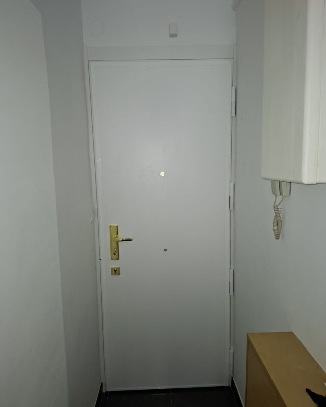 🔒 ¡Seguridad de alto nivel en Hospitalet! 🔒

Hoy en Ambtottancat hemos tenido el placer de instalar una puerta de seguridad que no solo mejora la estética de la entrada, sino que también ofrece una defensa robusta contra posibles intrusiones. Nos enorgullece ofrecer productos de calidad superior que garantizan la tranquilidad de nuestros clientes.

Nuestro equipo se encargó de cada detalle con profesionalismo y eficacia, asegurando un trabajo limpio y perfectamente ejecutado. La combinación de diseño y resistencia de esta puerta de seguridad es la mejor inversión para proteger lo que más valoras.

¿Te gustaría saber más sobre cómo podemos mejorar la seguridad de tu hogar o negocio? ¡Déjanos un comentario o pregunta por un presupuesto personalizado! 💬

#SeguridadHogar #PuertaDeSeguridad #Hospitalet #Ambtottancat #ProtecciónTotal