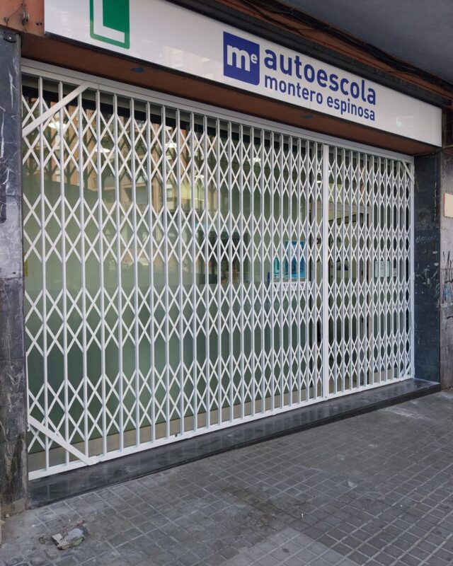 🔒✨ Protegiendo lo que más importa ✨🔒

Hoy finalizamos con éxito la instalación de una reja de ballesta en Badalona. En Ambtottancat, sabemos que la seguridad de tu hogar es esencial, por lo que hemos elegido un producto de calidad superior, diseñado para ofrecer protección robusta y duradera.

Nuestra reixa de ballesta no solo mejora la seguridad de tu espacio, sino que también aporta un toque de estilo y confianza a tu entrada. Con nuestro trabajo profesional, limpio y eficiente, nos aseguramos de que cada detalle sea perfecto para que disfrutes de tu hogar con total tranquilidad.

¿Necesitas más información o un presupuesto personalizado? ¡Déjanos un comentario! Nos encantaría conocer tu opinión sobre esta instalación.

#SeguridadHogar #RejaDeBallesta #Ambtottancat #Badalona #InstalacionesSeguras