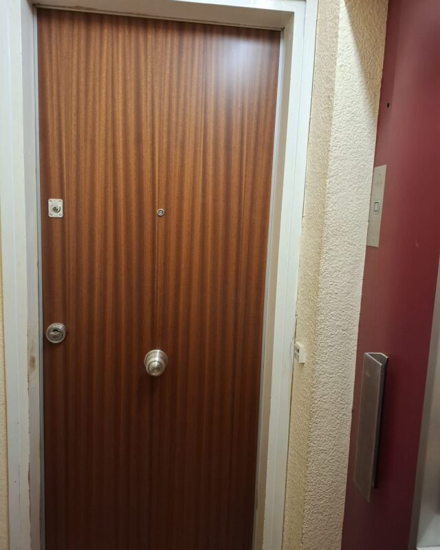 🔒 ¡Seguridad al máximo nivel en el Carrer Casanova! 🏡

Nos complace anunciar la instalación de una puerta blindada que reforzará la protección del hogar de nuestros clientes. En Ambtottancat, nos destacamos por ofrecer productos de calidad superior que no solo garantizan los más altos estándares de seguridad, sino que también proporcionan tranquilidad y un toque de estilo.

Nuestro equipo de expertos realizó la instalación de manera limpia y eficiente, asegurando que cada detalle quedara perfectamente acabado. La nueva puerta blindada no solo protege tu hogar, sino que también añade un valor estético que embellece la entrada.

¿Tienes preguntas sobre cómo mejorar la seguridad de tu hogar? No dudes en pedir presupuestos o compartir tu opinión sobre esta instalación. ¡Estamos aquí para ayudarte!

#Ambtottancat #PuertaBlindada #SeguridadHogar #InstalaciónProfesional #CarrerCasanova